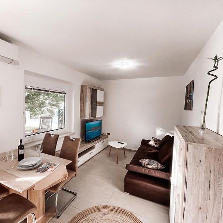 Riad Apartments Zgornje Skofije Екстериор снимка