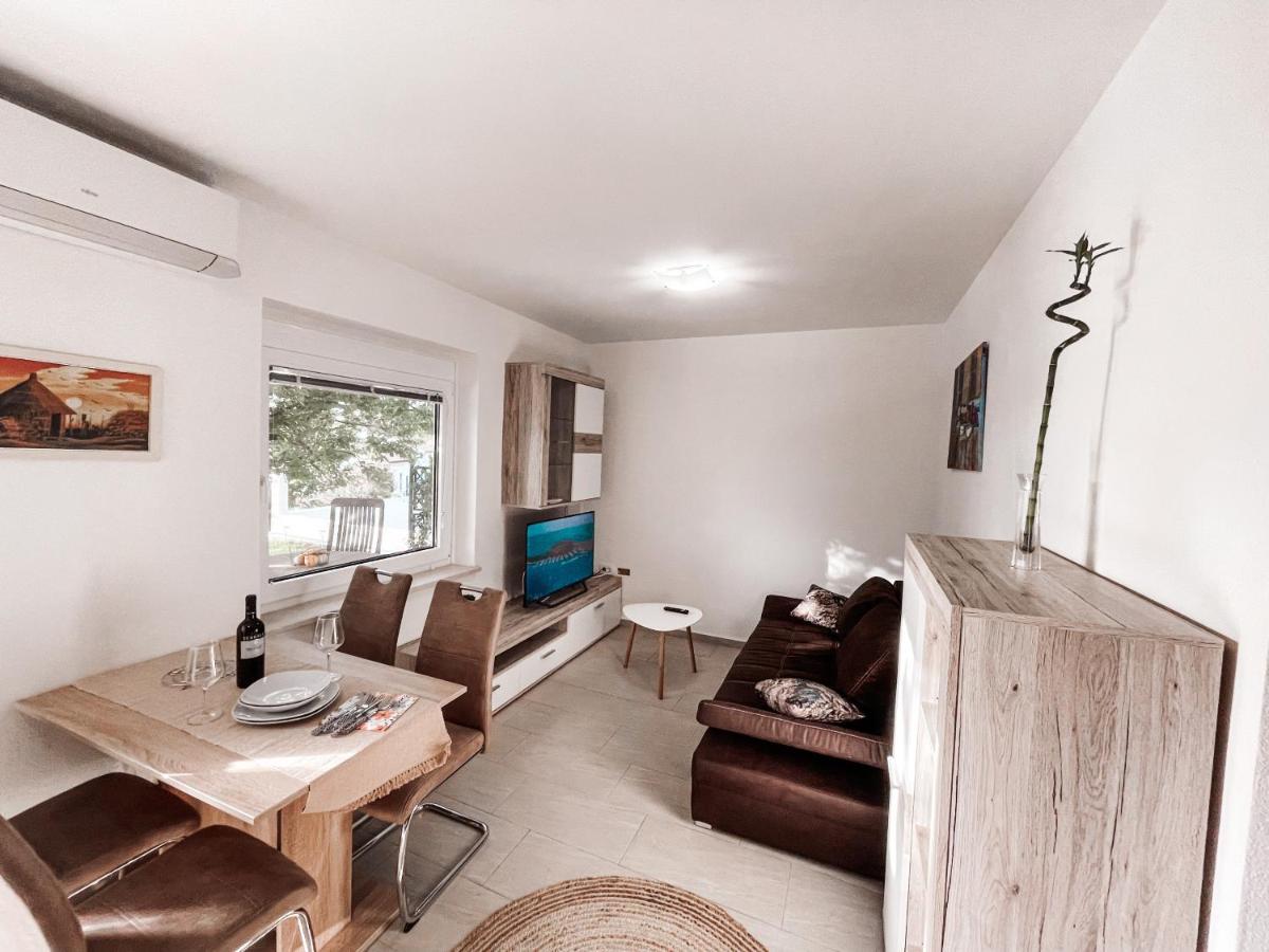 Riad Apartments Zgornje Skofije Екстериор снимка