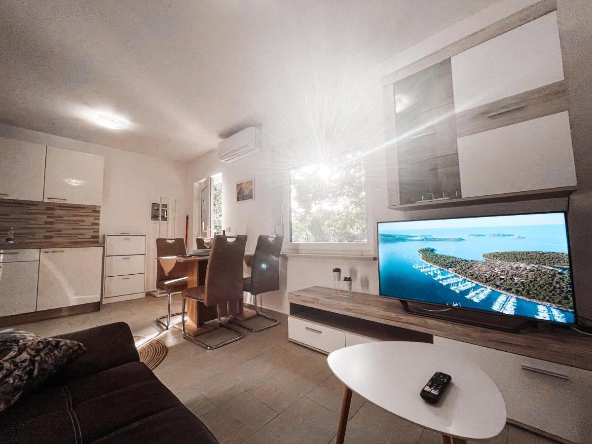 Riad Apartments Zgornje Skofije Екстериор снимка