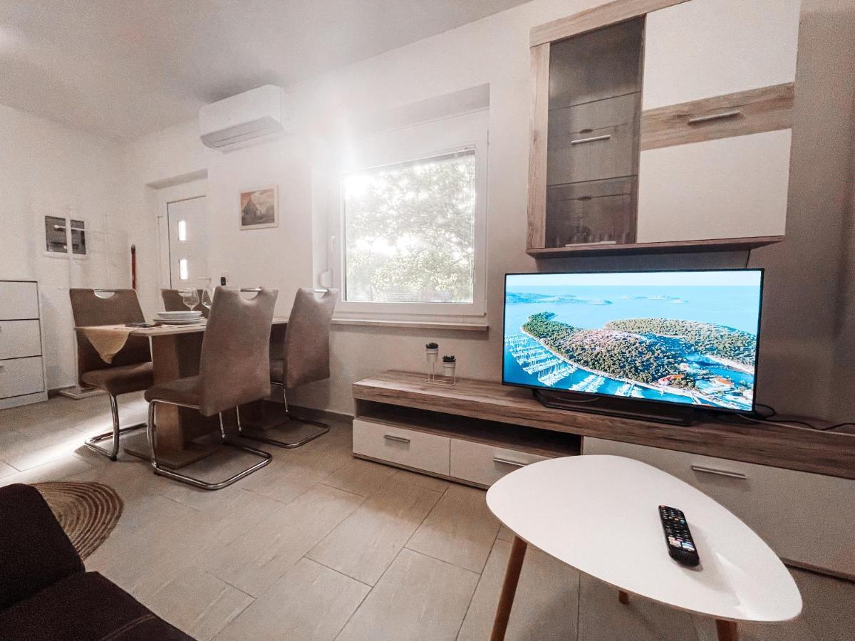 Riad Apartments Zgornje Skofije Екстериор снимка