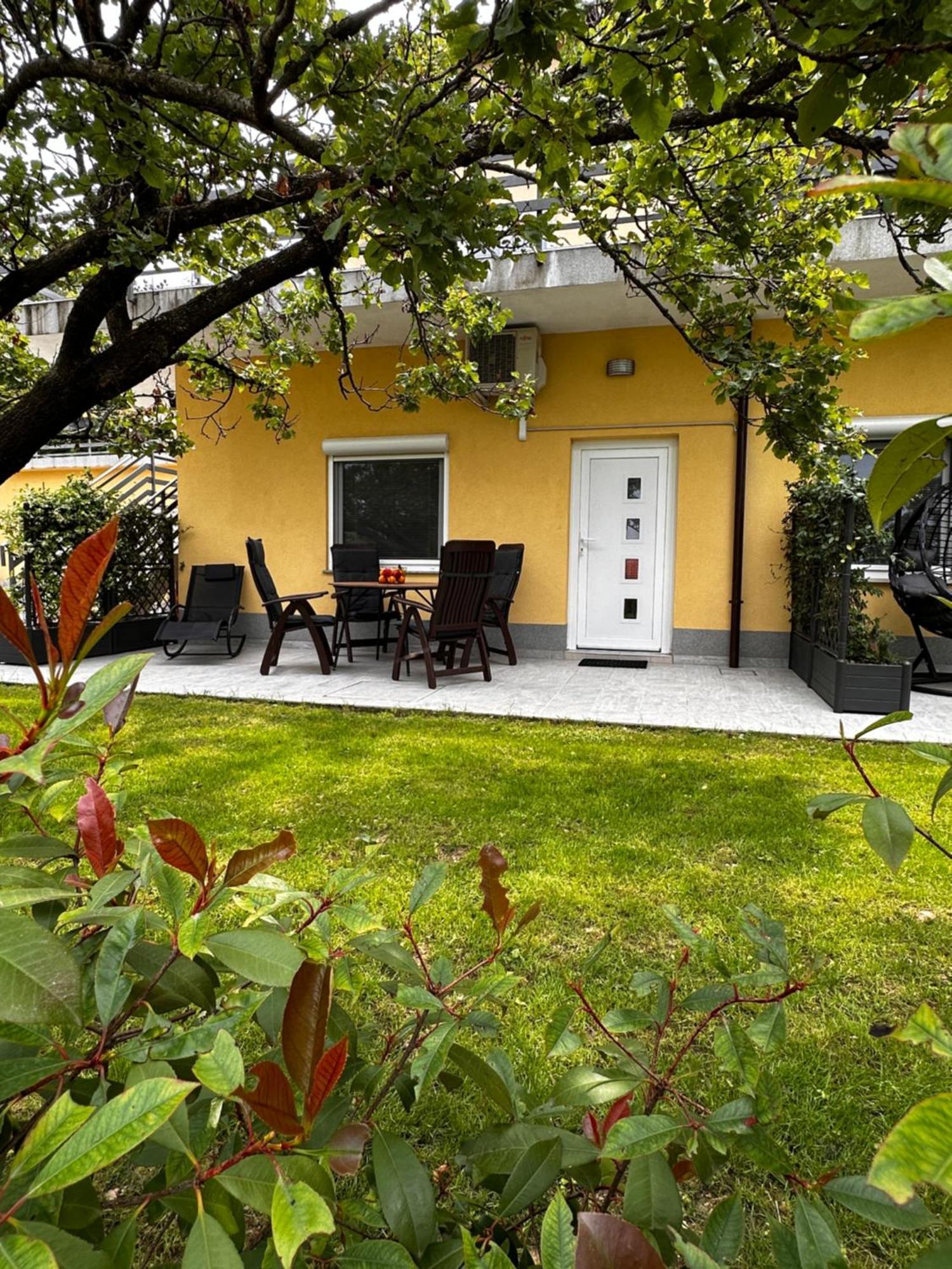 Riad Apartments Zgornje Skofije Екстериор снимка