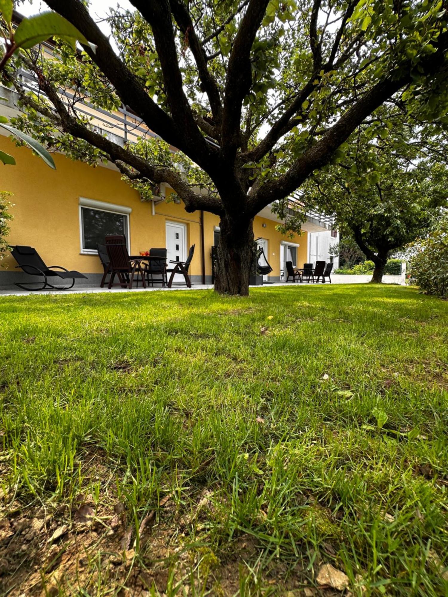 Riad Apartments Zgornje Skofije Екстериор снимка